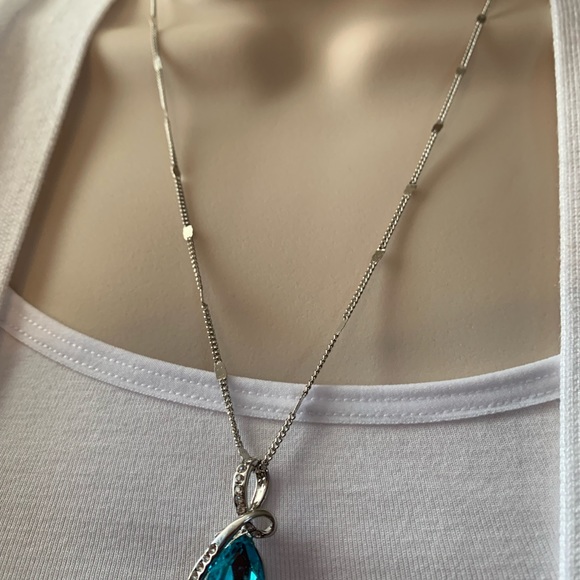Necklace silver chain with aqua stone pendant with crystals NWT - Picture 2 of 2